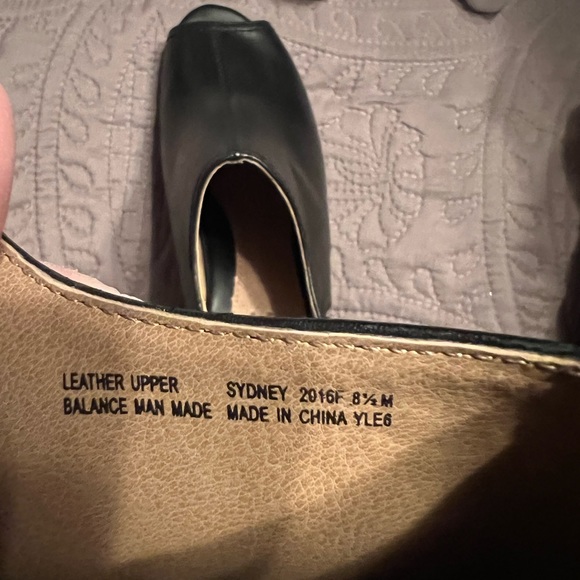 EARTH ORIGINS BY EARTH, good condition dress heeled sandals. - Picture 4 of 7